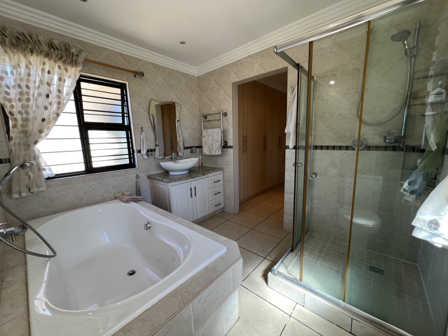 3 Bedroom Property for Sale in Wavecrest Eastern Cape